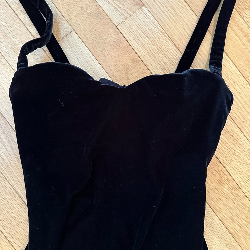 Elegant Black Velvet Dress - Picture 2 of 3
